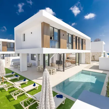 New 4 Bedroom With Pool, 100 Meters From The וילה