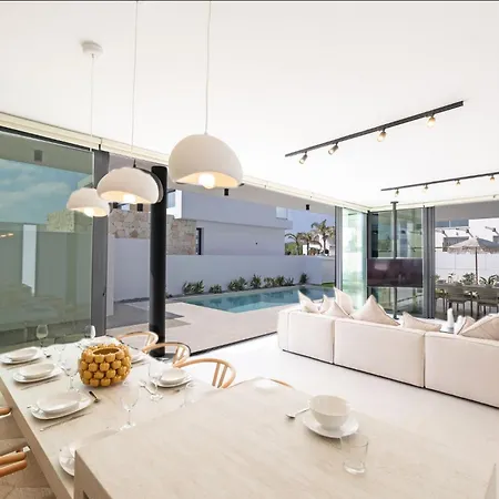 New 4 Bedroom With Pool, 100 Meters From The * Paralimni