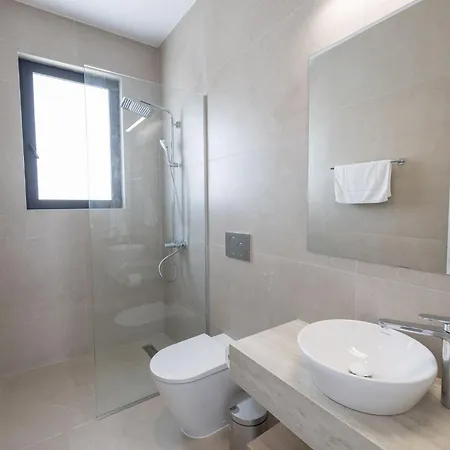 וילה New 4 Bedroom With Pool, 100 Meters From The *