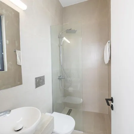 New 4 Bedroom With Pool, 100 Meters From The