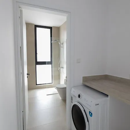 New 4 Bedroom With Pool, 100 Meters From The וילה