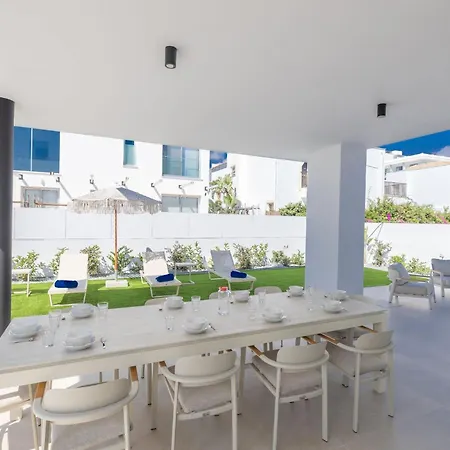 New 4 Bedroom With Pool, 100 Meters From The וילה פאראלימני