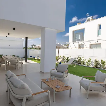 New 4 Bedroom With Pool, 100 Meters From The וילה *